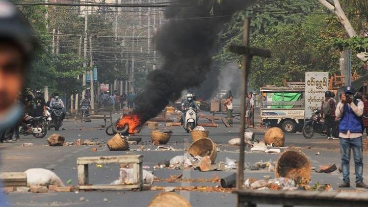 Myanmarda bugünkü protestolarda 56 kişi öldürüldü