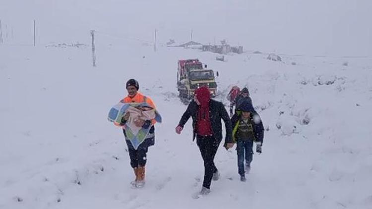 Yolu kardan kapalı köyde hastalanan Yusuf bebek için 13 saat süren seferberlik