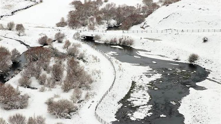 Doğu Anadoluda ilkbaharda yağan kar, kara kışı aratmadı