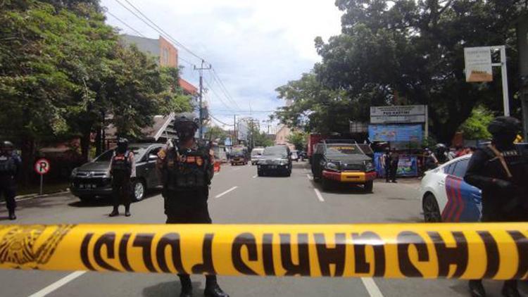 Endonezya’da kiliseye bombalı saldırı
