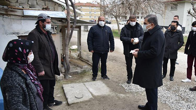 Turuncu kategorideki Karamanda vali, yine kapı kapı gezip uyarıda bulundu