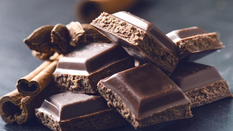 Bitter çikolata kaç kalori Bitter çikolata faydaları