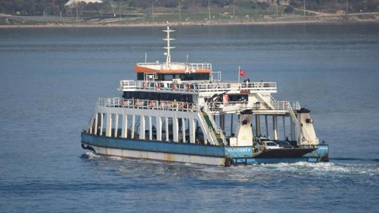 Gökçeada ve Bozcaadaya feribot seferlerine fırtına engeli