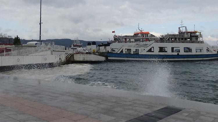 Gökçeada ve Bozcaadada feribot seferlerine poyraz engeli