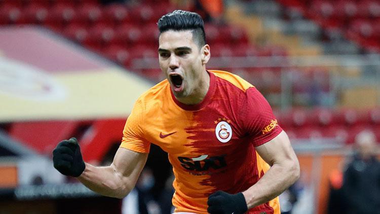 Galatasarayda Radamel Falcao, Mostafa Mohamedi geçti