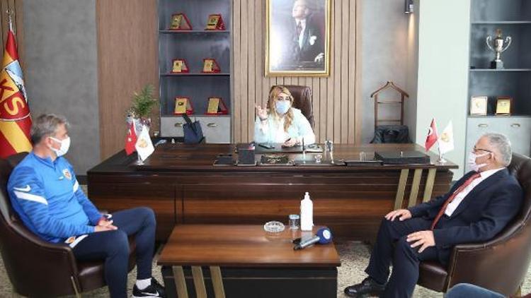 Başkan Büyükkılıç’tan Kayserispor’a ziyaret