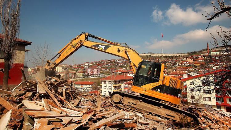 Bir yılda 159 metruk bina yıkıldı