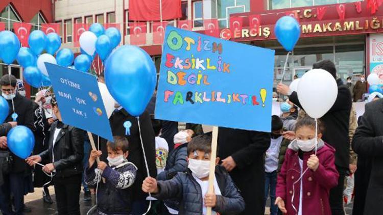 Erciş’te otizmli çocuklar gökyüzüne balon bıraktı