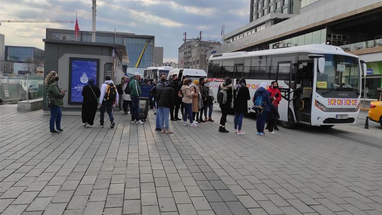 Kısıtlama sebebiyle Taksim turistlere kaldı