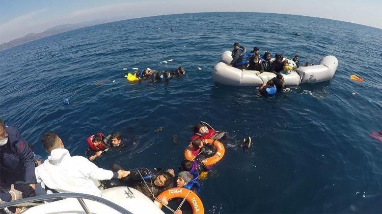Türk Sahil Güvenlik ekipleri 40 kaçak göçmeni böyle kurtardı