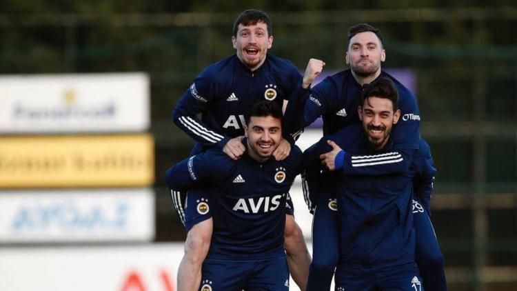Fenerbahçede Gökhan Gönül, Diego Perotti ve Mesut Özil gelişmesi