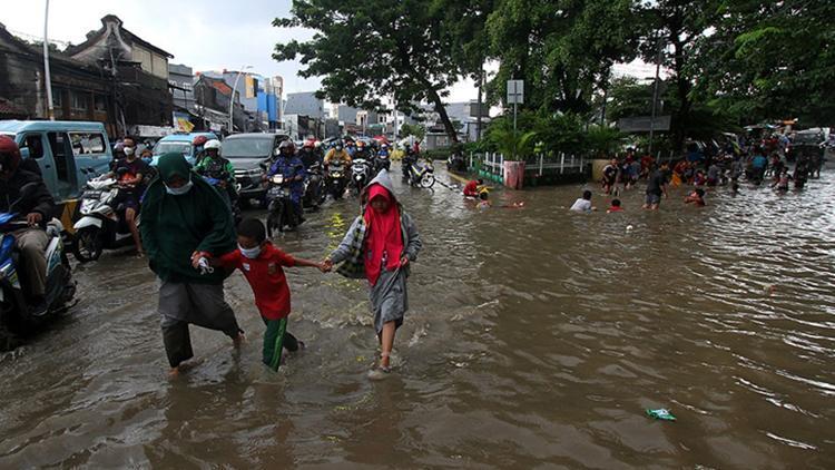 Endonezyada sel felaketi: 20 ölü