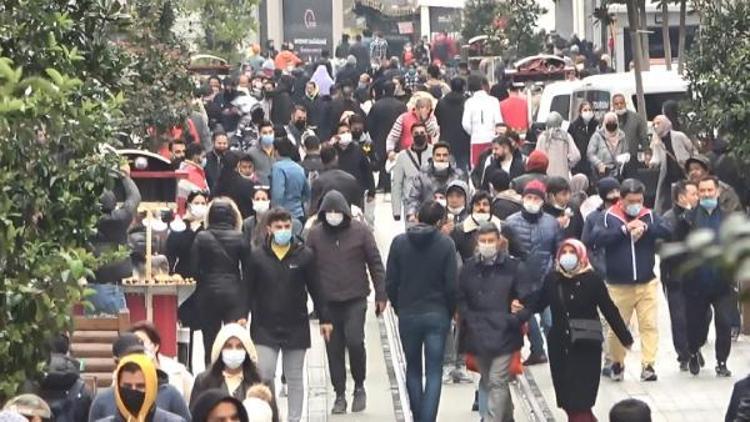 İstiklal Caddesinde pes dedirten kalabalık