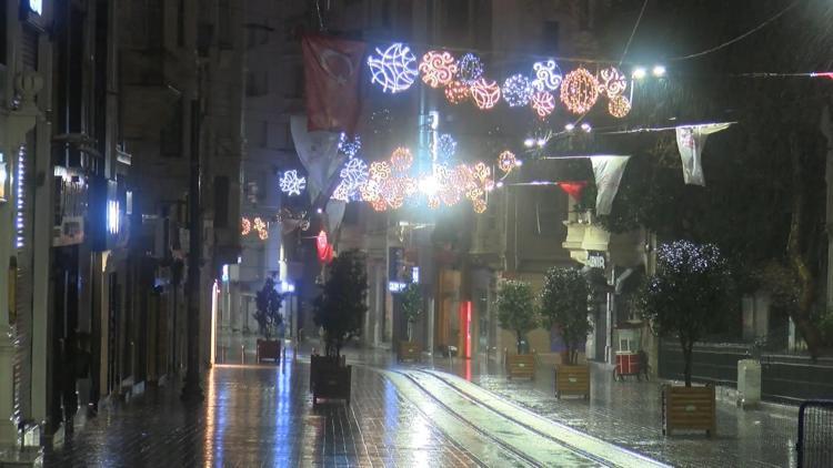 Meteoroloji uyarmıştı... İstanbulda beklenen yağış başladı