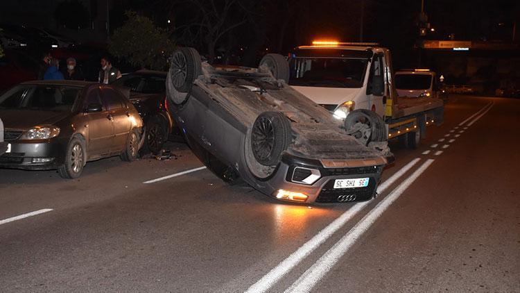İzmir’de takla atan cip, park halindeki araçlara çarptı: 1 yaralı