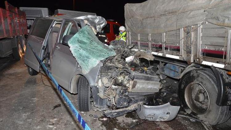 Konyada TIRa arkadan çarpan minibüsün sürücüsü öldü