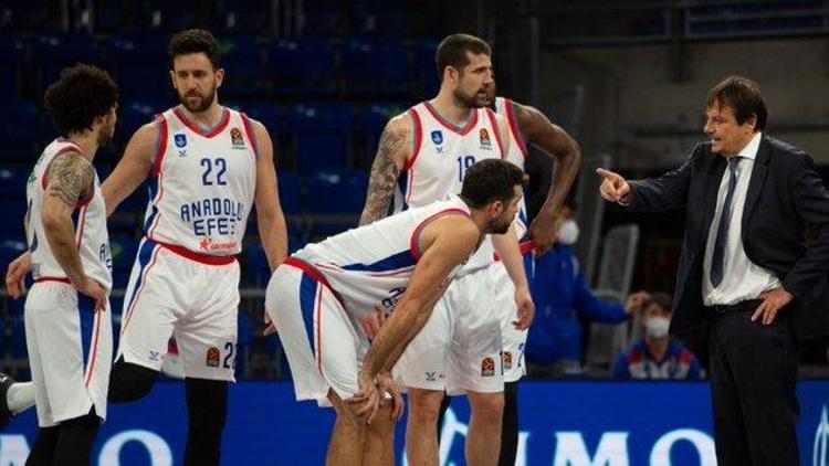 Anadolu Efes, Euroleaguede Milano deplasmanında