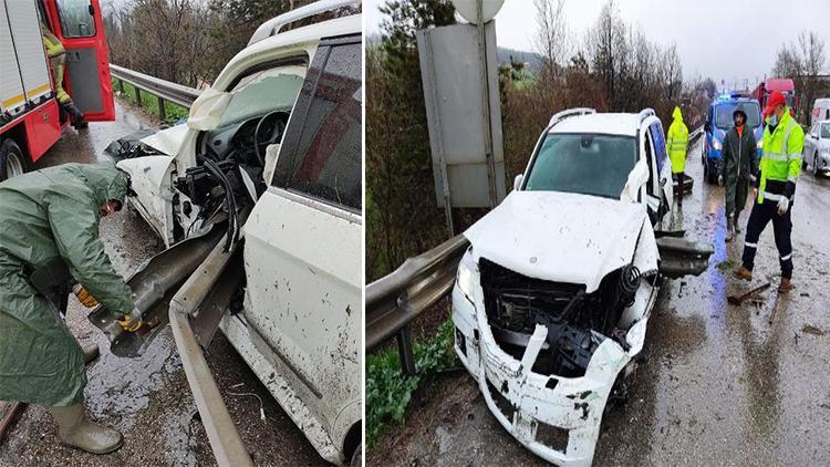 Bariyere çarpan otomobilin sürücüsü yaralandı