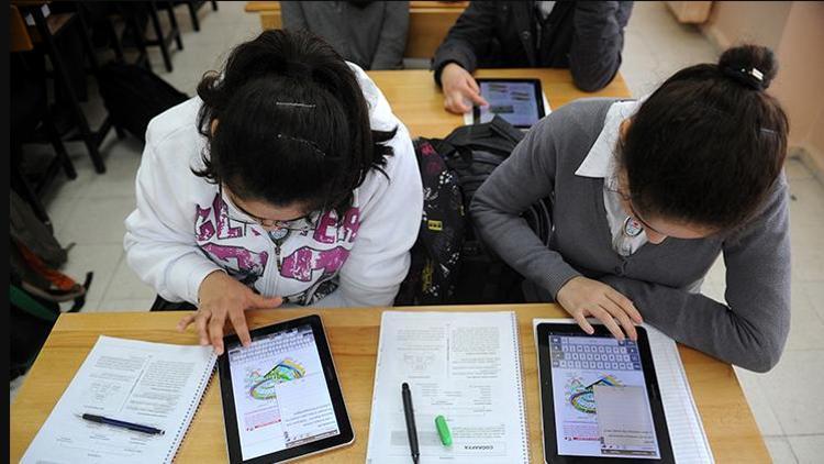 MEB 34 bin 445 öğrenciye tablet ulaştırıyor