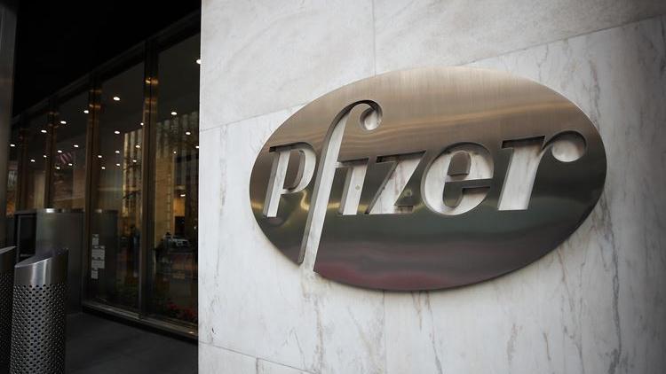 Türkiyenin Washington Büyükelçisi, Pfizerın CEOsu ile görüştü