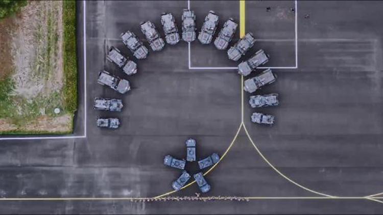 Diyarbakır polisinden zırhlı araçlarla ay yıldız gösterisi