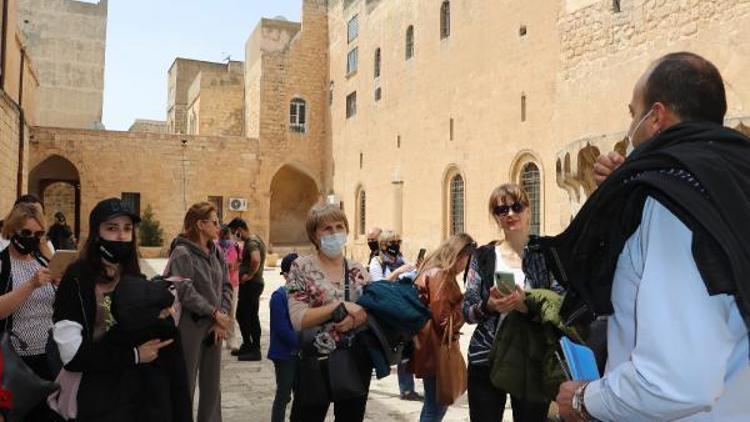 Rus turistler Mardin’de sezonu açtı