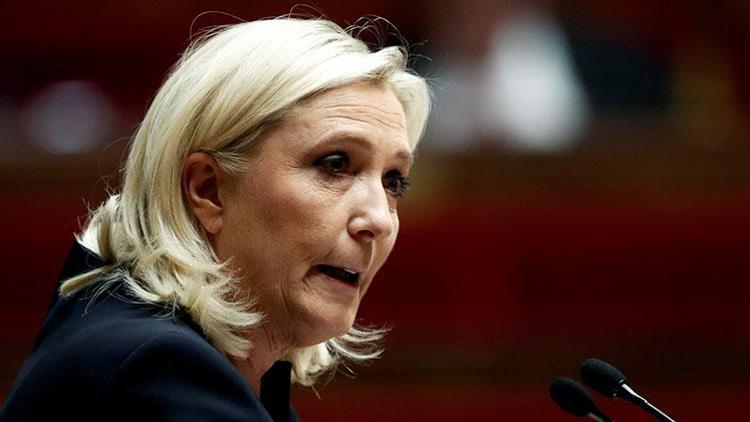 Aşırı sağcı Marine Le Pen adaylığını açıkladı