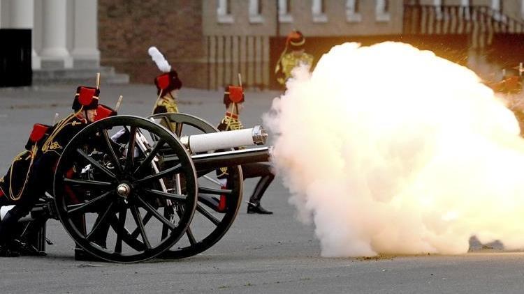 İngiltere’de Prens Philip’i anmak için 41 pare top atışı yapıldı