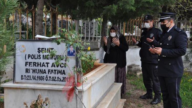 Kısıtlama nedeniyle gidemediği şehit oğlunun mezarına polisler götürdü
