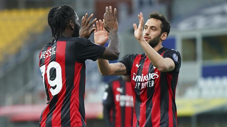 Milan, deplasmanda Parmayı 3-1 yendi