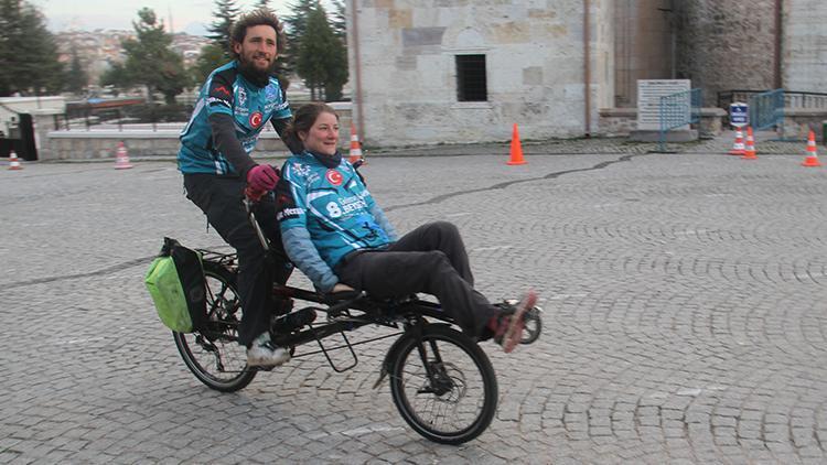 Bisikletleriyle Avrupa turuna çıkan Fransız çift, Beyşehirde mola verdi