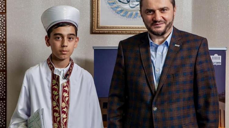 Almanyada yaşayan 12 yaşındaki Muhammed Talha, Kuran-ı Kerimin tamamını tek seferde okudu