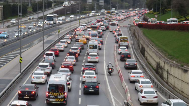 56 saatlik kısıtlama sonrası İstanbulda trafik yoğunluğu