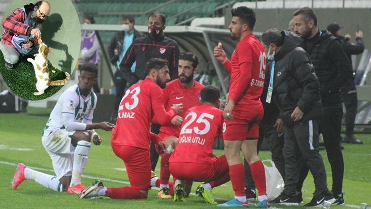 Giresunspor - Ankara Keçiörengücü maçında futbolcular oruçlarını sahada açtı