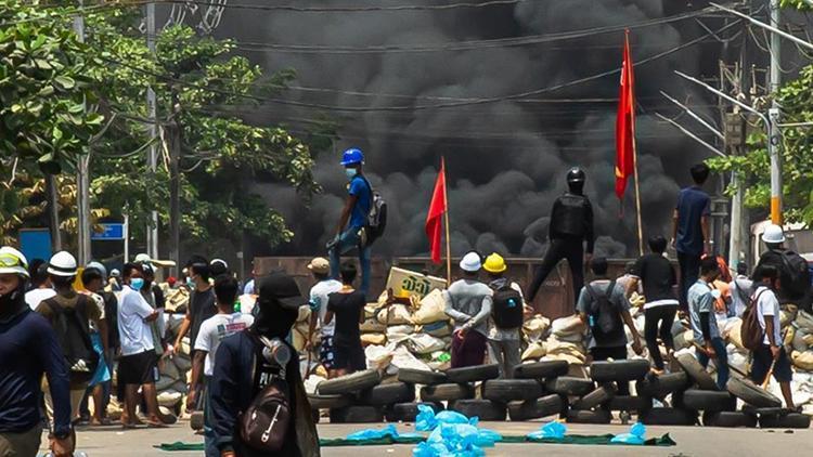 Myanmarda ölen sivillerin sayısı 726ya çıktı