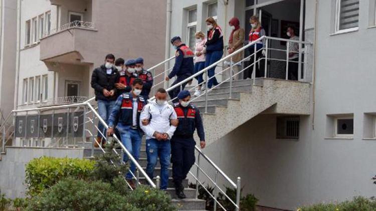 İzmirdeki uyuşturucu operasyonunda 20 şüpheli adliyede