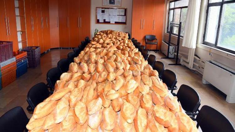 Açıkta satılan ekmeklere el konuldu