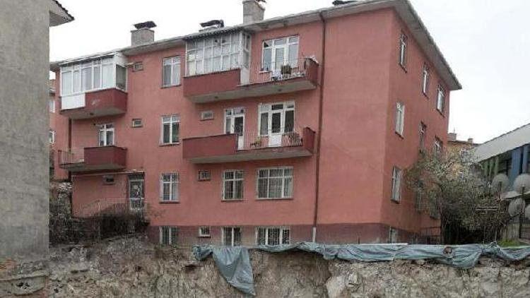 Ankarada bir binada çökme tehlikesi Tahliye edildi