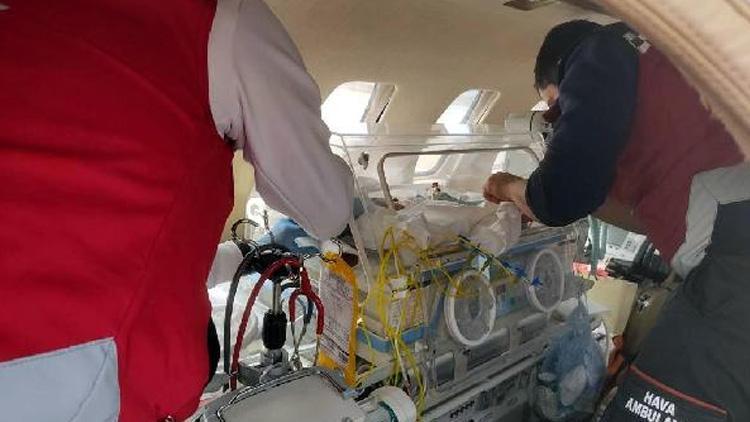 Kalp hastası iki bebek, ambulans uçakla sevk edildi