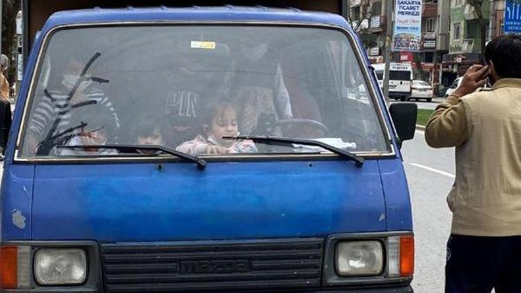 Kısıtlamada 6 çocuğuyla kamyonetle gezen ehliyetsiz sürücüye ceza