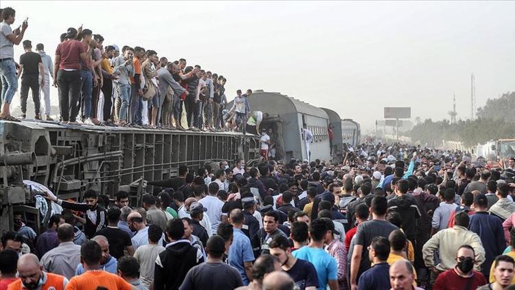 Mısır Sağlık Bakanlığı acı tabloyu paylaştı: Kalyubiyedeki tren kazasında 11 kişi öldü, 98 kişi yaralandı