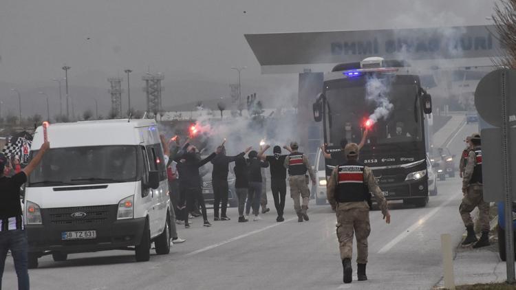 Lider Beşiktaşa Sivasa coşkulu karşılama