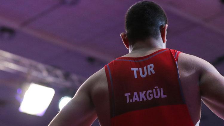 Avrupa Güreş Şampiyonasında erken finalin galibi Taha Akgül