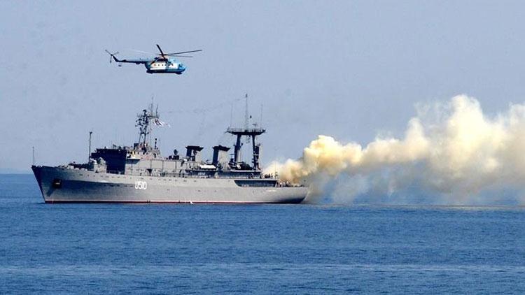 Rus savaş gemileri Karadenizde tatbikata devam ediyor