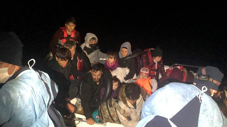 Çanakkale açıklarında 18 kaçak göçmen kurtarıldı