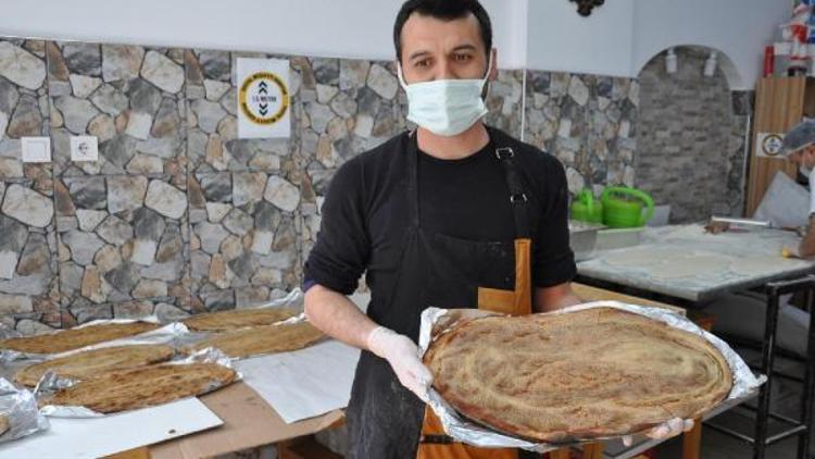 Geleneksel tahinli pide ramazan sofralarına lezzet katıyor