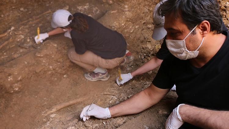 Adıyamanda tarihi keşif 1500 yıl öncesine ait... 7 insan iskeletine ulaşıldı