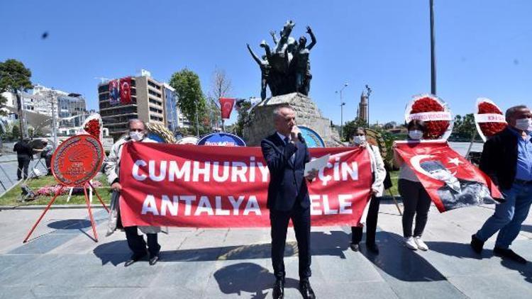 Atatürk Anıtına 23 Nisan çelengi