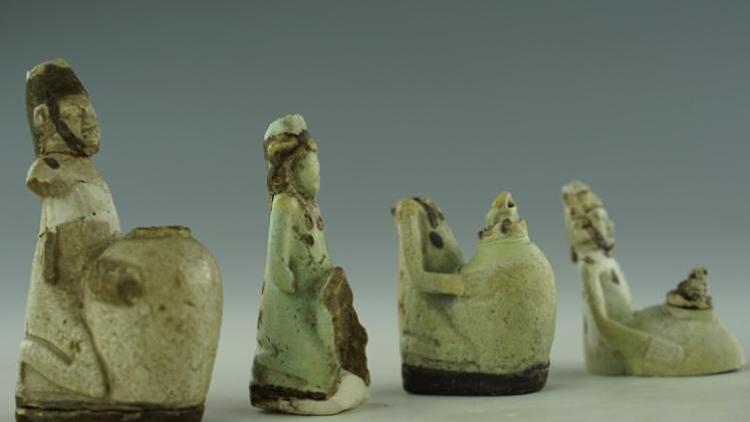 Mısırdan Anadoluya uzanan 2 bin 700 yıllık koku kapları İzmir Arkeoloji Müzesinde