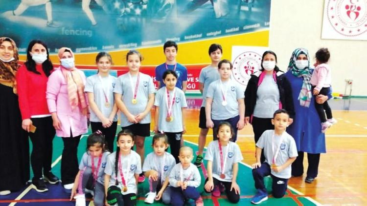 Badmintonculardan büyük başarı 11 madalya